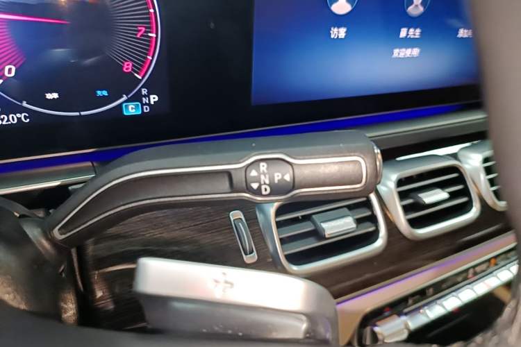 Used Mercedes-Benz GLE 2024 Refreshed GLE 350 4MATIC Stylish Edition Gear Lever
