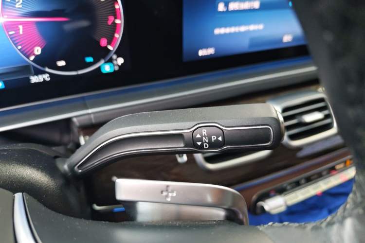 Used Mercedes-Benz GLE 2024 Refreshed GLE 350 4MATIC Stylish Edition Gear Lever