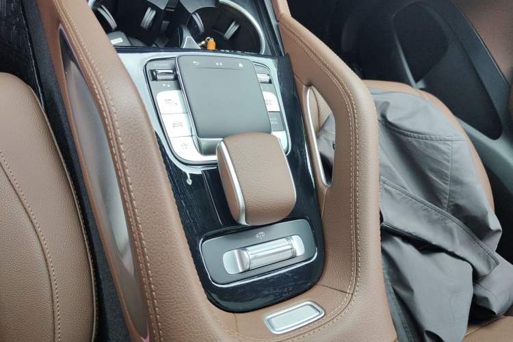 Used Mercedes-Benz GLE 2024 Refreshed GLE 350 4MATIC Stylish Edition Gear Lever