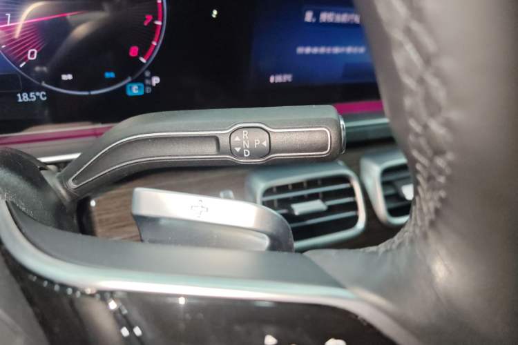 Used Mercedes-Benz GLE 2024 Refreshed GLE 350 4MATIC Stylish Edition Gear Lever