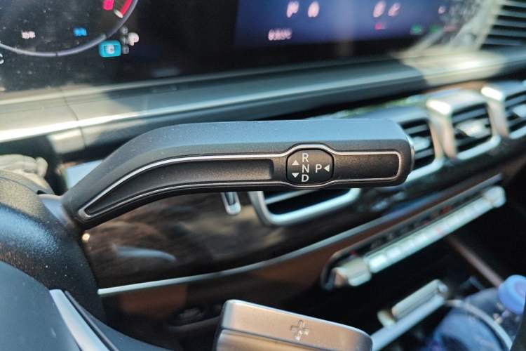 Used Mercedes-Benz GLE 2024 Refreshed GLE 350 4MATIC Stylish Edition Gear Lever