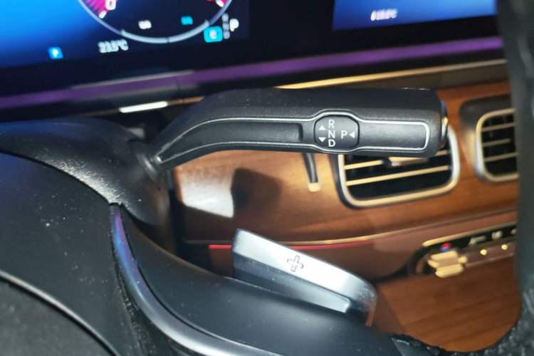 Used Mercedes-Benz GLE 2024 GLE 450 4MATIC Stylish Model Gear Lever