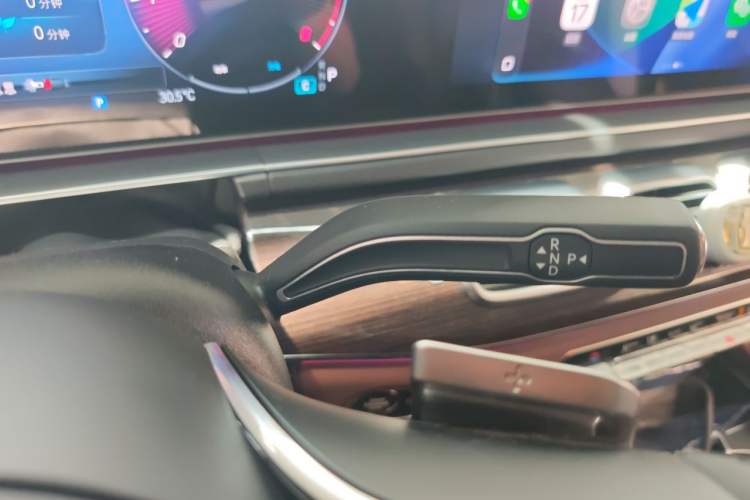 Used Mercedes-Benz GLE 2024 Refreshed GLE 350 4MATIC Stylish Edition Gear Lever