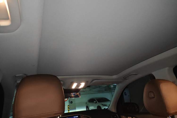 Used Mercedes-Benz GLE 2024 GLE 450 4MATIC Luxury Model Headliner