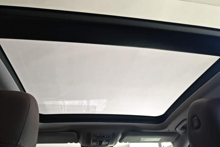 Used Mercedes-Benz GLE 2024 Refreshed GLE 350 4MATIC Stylish Edition Headliner