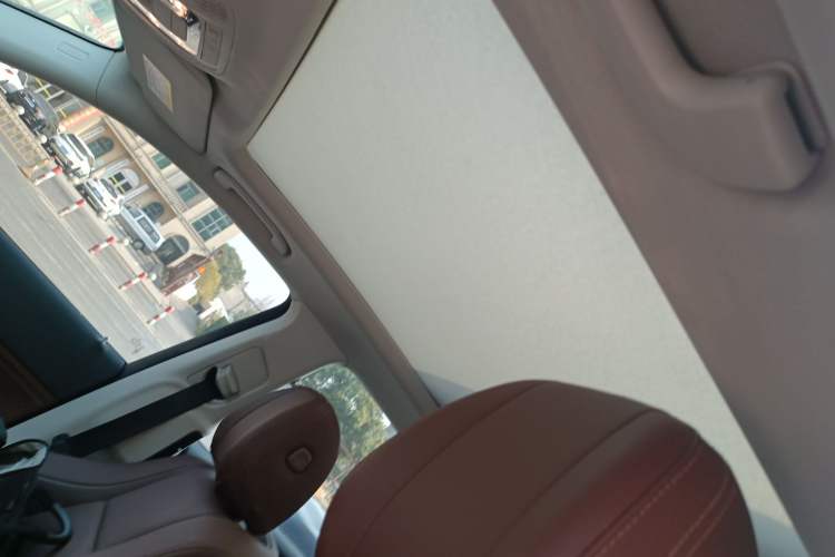 Used Mercedes-Benz GLE 2024 Refreshed GLE 350 4MATIC Stylish Edition Headliner