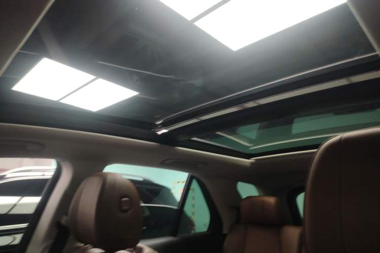 Used Mercedes-Benz GLE 2024 Refreshed GLE 350 4MATIC Stylish Edition Headliner