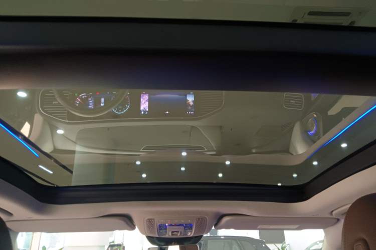 Used Mercedes-Benz GLE 2024 Refreshed GLE 350 4MATIC Stylish Edition Headliner