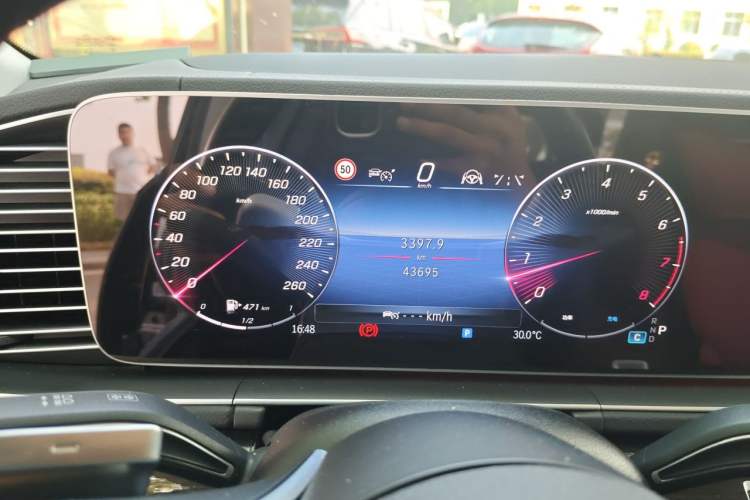 Used Mercedes-Benz GLE 2024 GLE 350 4MATIC Stylish Model Instrument Cluster