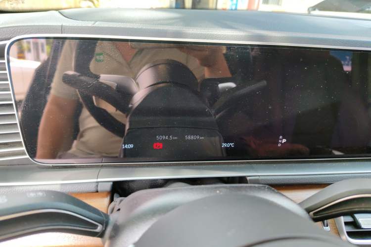 Used Mercedes-Benz GLE 2024 GLE 450 4MATIC Stylish Model Instrument Cluster