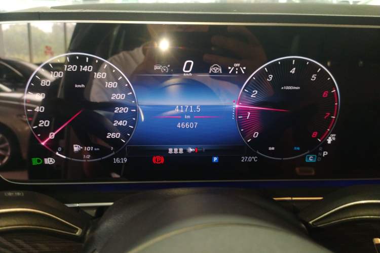 Used Mercedes-Benz GLE 2024 GLE 350 4MATIC Stylish Model Instrument Cluster