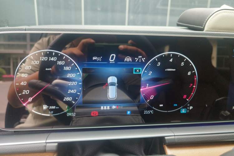 Used Mercedes-Benz GLE 2024 GLE 450 4MATIC Stylish Model Instrument Cluster