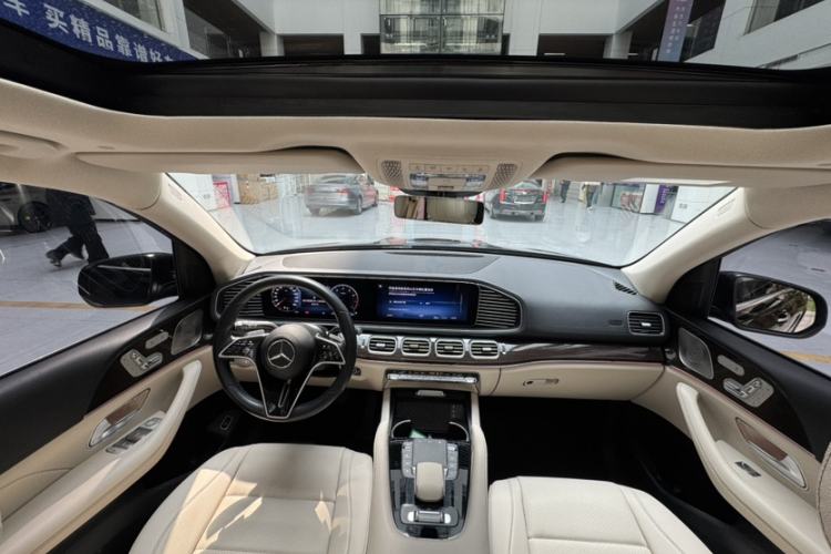 Used Mercedes-Benz GLE 2024 Refreshed GLE 350 4MATIC Stylish Edition Interior 1
