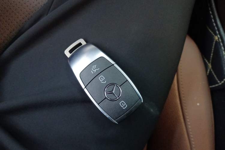 Used Mercedes-Benz GLE 2024 GLE 450 4MATIC Stylish Model Interior 1