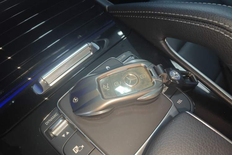 Used Mercedes-Benz GLE 2024 GLE 450 4MATIC AMG Line Interior 1
