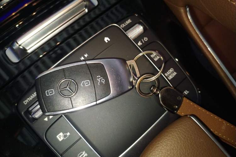 Used Mercedes-Benz GLE 2024 GLE 350 4MATIC Stylish Model Interior 1