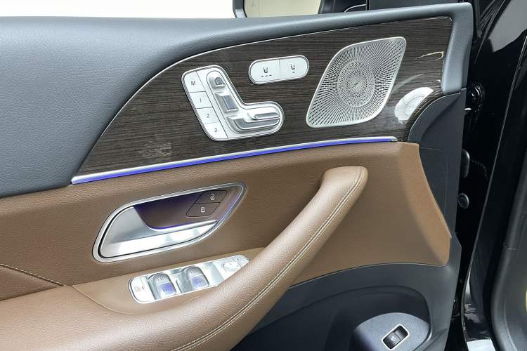 Used Mercedes-Benz GLE 2024 Refreshed GLE 350 4MATIC Stylish Edition Interior 10
