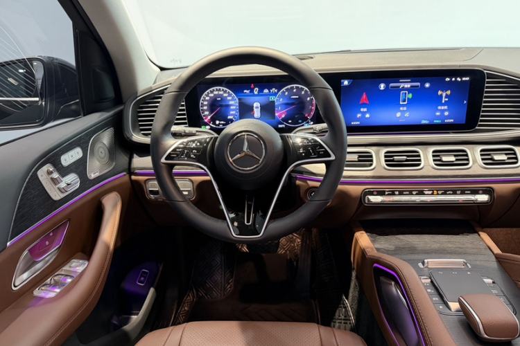 Used Mercedes-Benz GLE 2024 GLE 450 4MATIC Luxury Model Interior 3