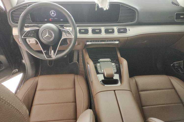 Used Mercedes-Benz GLE 2024 GLE 350 4MATIC Dynamic Edition Interior 3