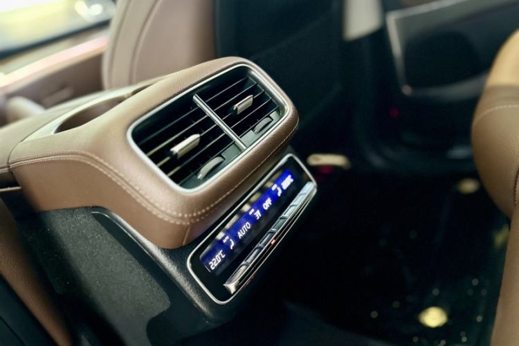 Used Mercedes-Benz GLE 2024 Refreshed GLE 350 4MATIC Stylish Edition Interior 3