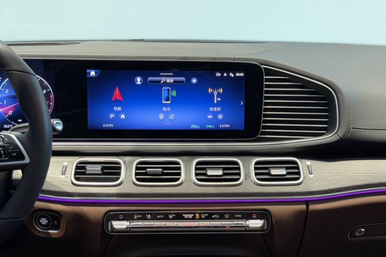 Used Mercedes-Benz GLE 2024 GLE 450 4MATIC Luxury Model Interior 4