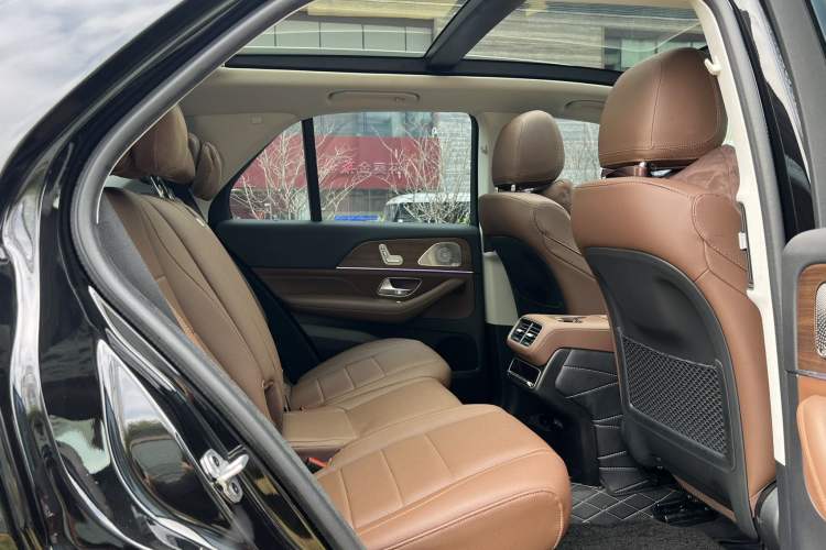 Used Mercedes-Benz GLE 2024 GLE 450 4MATIC Stylish Model Interior 4