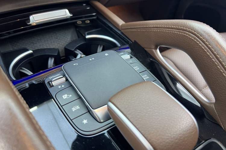 Used Mercedes-Benz GLE 2024 GLE 350 4MATIC Dynamic Edition Interior 5