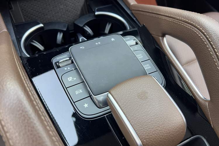 Used Mercedes-Benz GLE 2024 GLE 350 4MATIC Dynamic Edition Interior 5