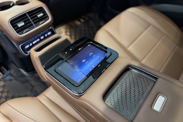 Used Mercedes-Benz GLE 2024 GLE 450 4MATIC Luxury Model Interior 6