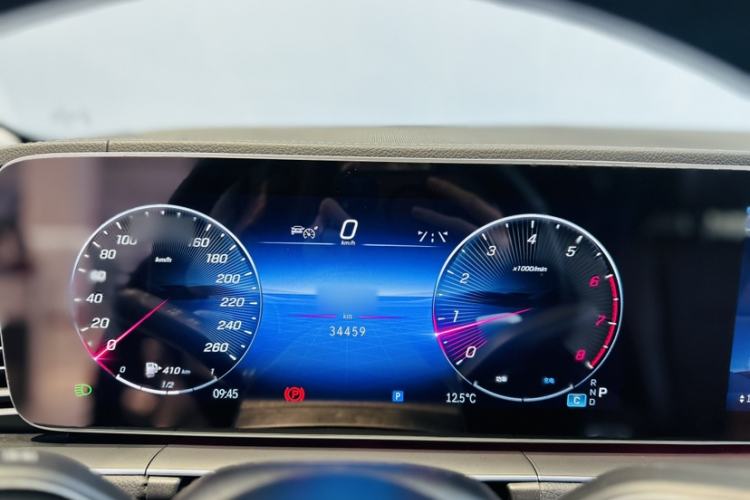 Used Mercedes-Benz GLE 2024 Refreshed GLE 350 4MATIC Stylish Edition Interior 6