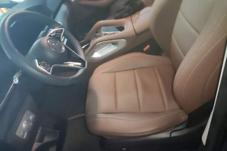 Used Mercedes-Benz GLE 2024 GLE 450 4MATIC Luxury Model Left Front Seat