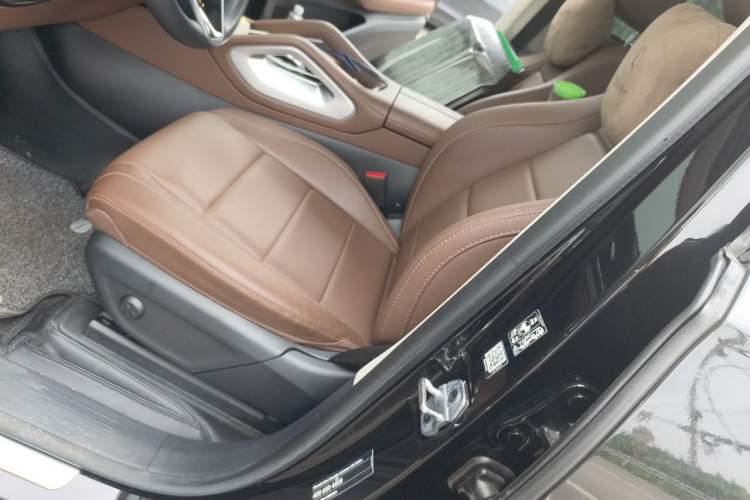 Used Mercedes-Benz GLE 2024 Refreshed GLE 350 4MATIC Stylish Edition Left Front Seat