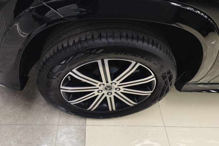 Used Mercedes-Benz GLE 2024 Refreshed GLE 350 4MATIC Stylish Edition Left Front Wheel Hub