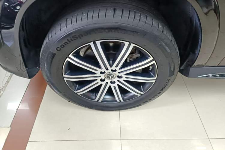 Used Mercedes-Benz GLE 2024 Refreshed GLE 350 4MATIC Stylish Edition Left Front Wheel Hub
