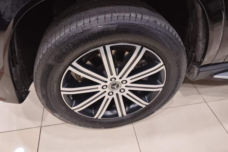 Used Mercedes-Benz GLE 2024 Refreshed GLE 350 4MATIC Stylish Edition Left Front Wheel Hub