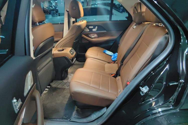 Used Mercedes-Benz GLE 2024 GLE 450 4MATIC Luxury Model Left Rear Seat