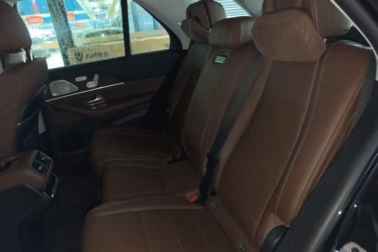 Used Mercedes-Benz GLE 2024 GLE 450 4MATIC Luxury Model Left Rear Seat