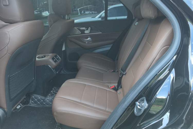 Used Mercedes-Benz GLE 2024 Refreshed GLE 350 4MATIC Stylish Edition Left Rear Seat