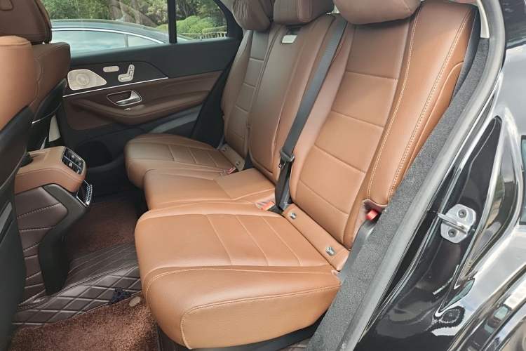 Used Mercedes-Benz GLE 2024 GLE 450 4MATIC Luxury Model Left Rear Seat