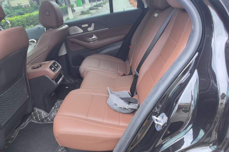 Used Mercedes-Benz GLE 2024 Refreshed GLE 350 4MATIC Stylish Edition Left Rear Seat