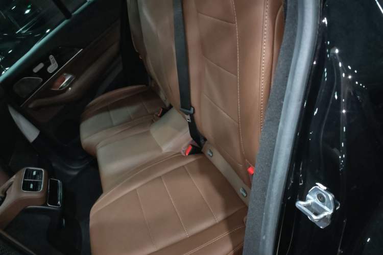Used Mercedes-Benz GLE 2024 Refreshed GLE 350 4MATIC Stylish Edition Left Rear Seat