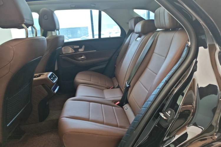 Used Mercedes-Benz GLE 2024 Refreshed GLE 350 4MATIC Stylish Edition Left Rear Seat