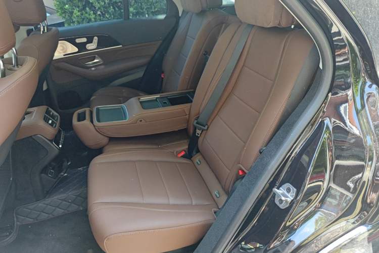 Used Mercedes-Benz GLE 2024 Refreshed GLE 350 4MATIC Stylish Edition Left Rear Seat