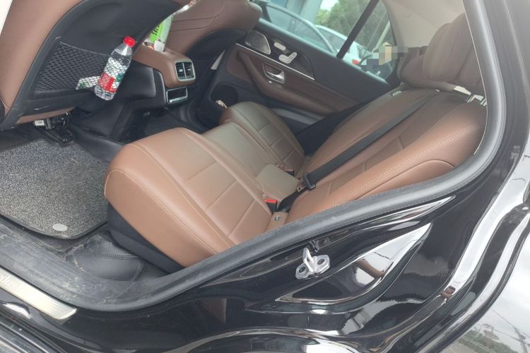Used Mercedes-Benz GLE 2024 Refreshed GLE 350 4MATIC Stylish Edition Left Rear Seat