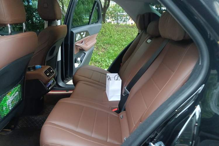 Used Mercedes-Benz GLE 2024 Refreshed GLE 350 4MATIC Stylish Edition Left Rear Seat