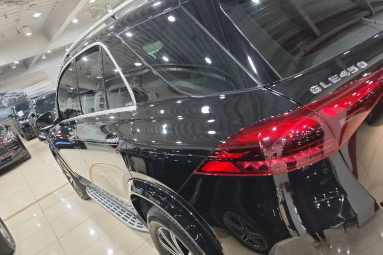 Used Mercedes-Benz GLE 2024 Refreshed GLE 350 4MATIC Stylish Edition Left Side