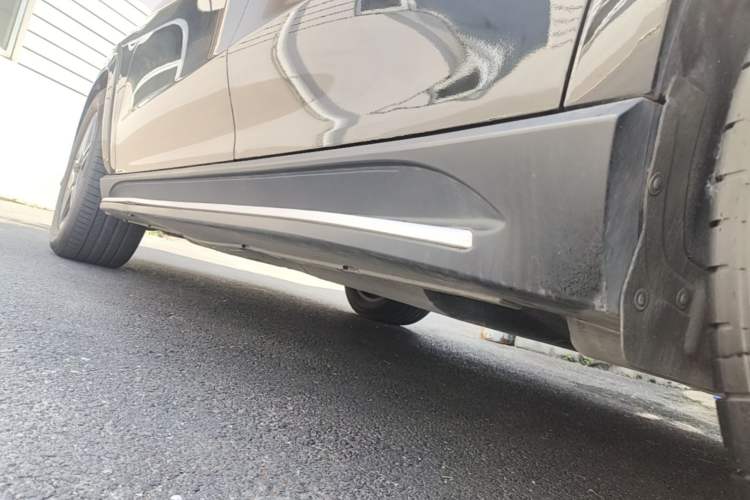 Used Mercedes-Benz GLE 2024 GLE 450 4MATIC Stylish Model Left Side Sill