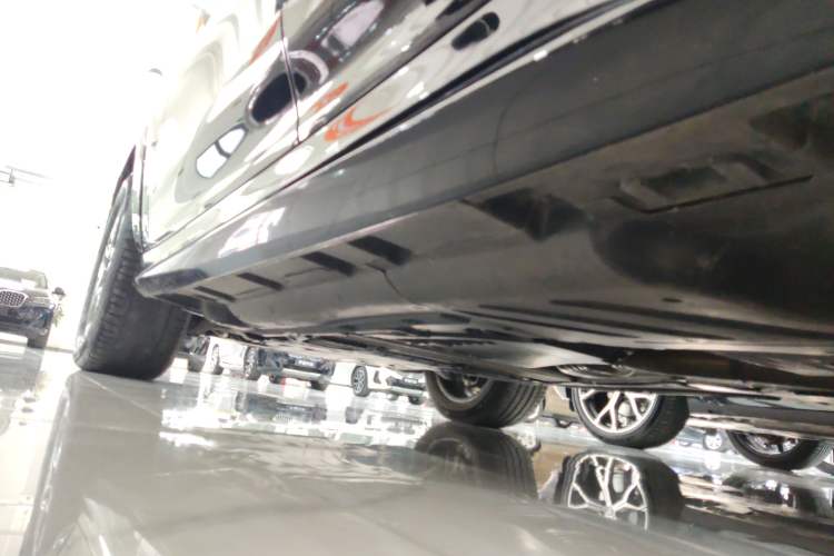 Used Mercedes-Benz GLE 2024 GLE 450 4MATIC Stylish Model Left Side Sill