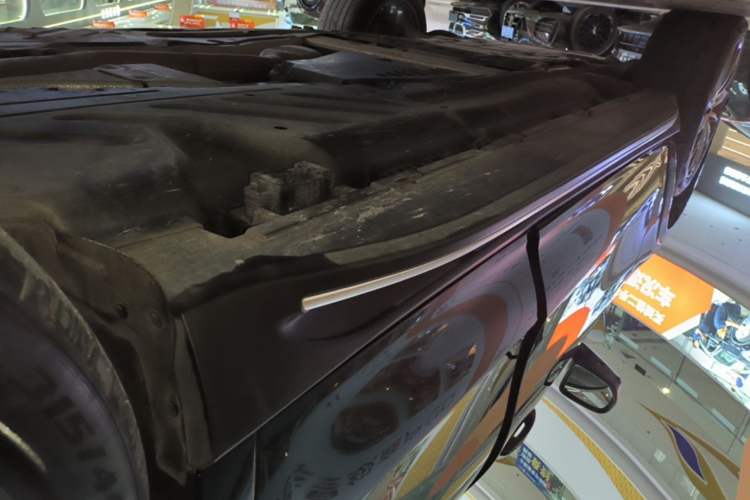 Used Mercedes-Benz GLE 2024 GLE 450 4MATIC Luxury Model Left Side Sill