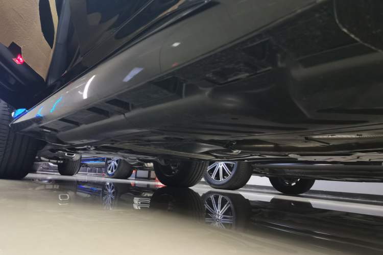 Used Mercedes-Benz GLE 2024 GLE 450 4MATIC Stylish Model Left Side Sill